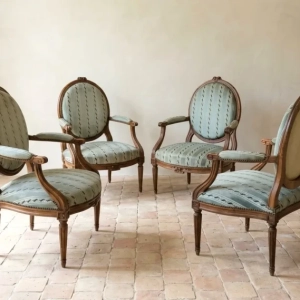 SINGLE, PAIR OR SET OF FOUR QUEEN'S ARMCHAIRS