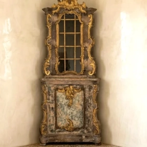 A gorgeous Venetian encoignure deux corps. The faux purple marble paintwork is well worn with a great patina