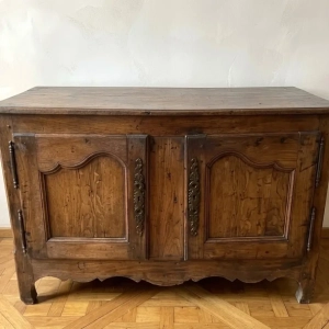 An attractive and practical Louis XV oak buffet. France, circa 1750.