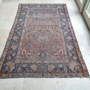 A fine antique Sardouk carpet. Persia, circa 1910.